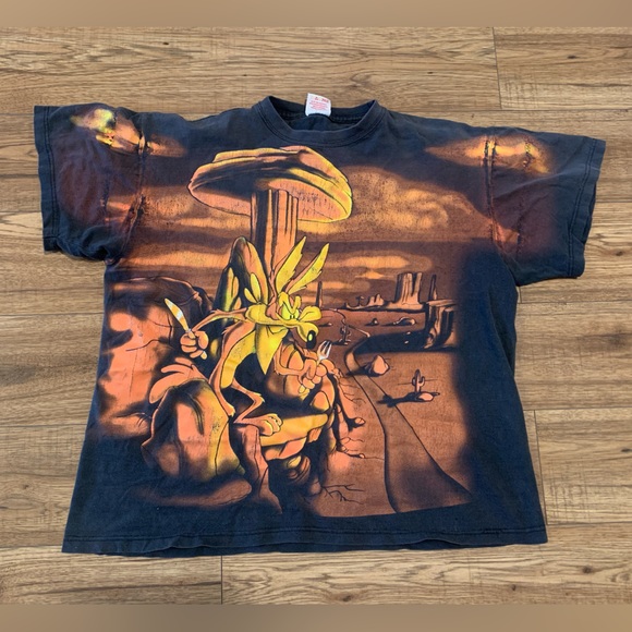 Other - 1995 Novel Teez AOP Roadrunner & Willie Coyote shirt